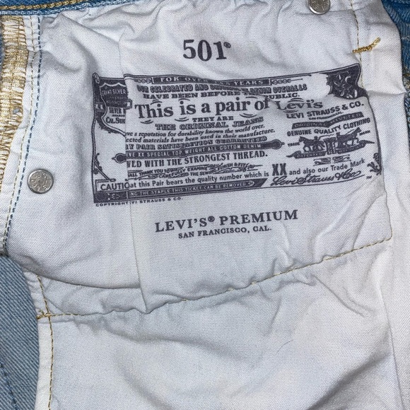 LEVIS HIGH RISE RIPPED SHORTS SIZE W26 - Picture 5 of 6